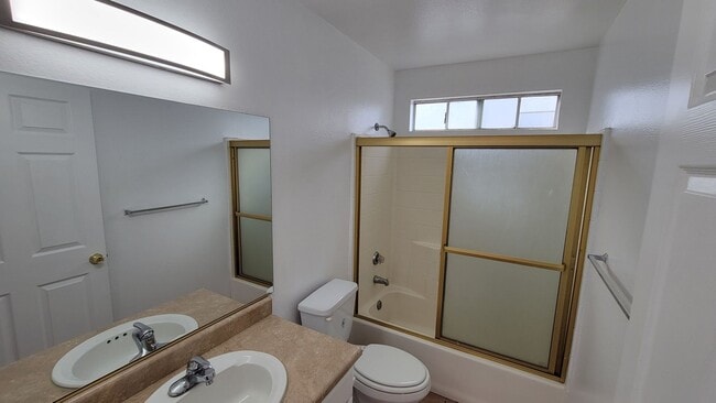 Photo - 5245 Riverton Ave Unit 207