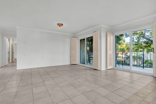 Photo - 2370 Via Mariposa W