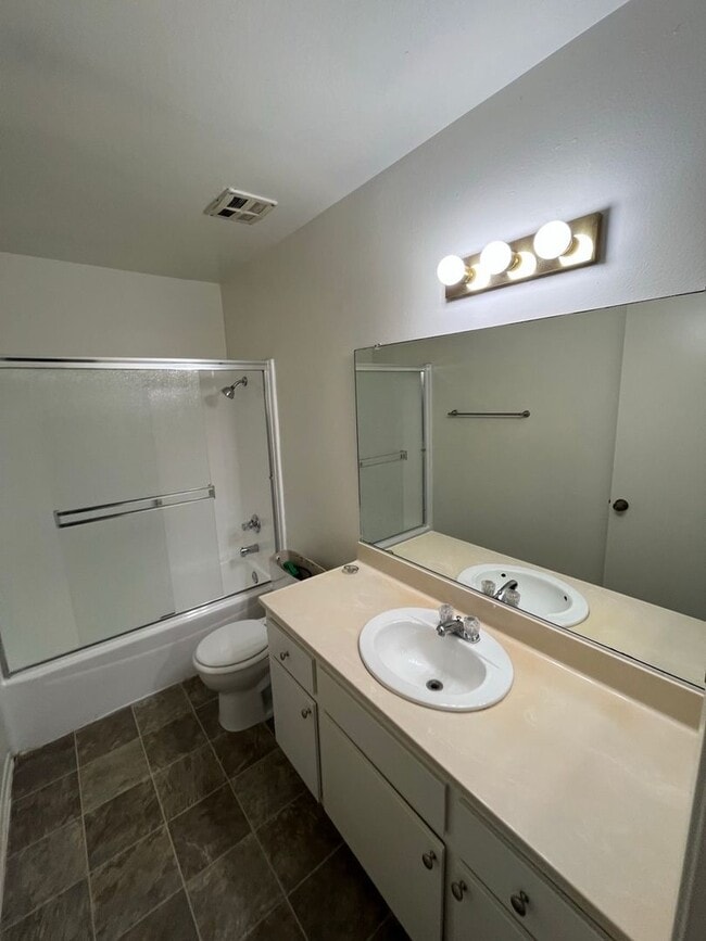 Photo - Beautiful 4 Bd Townhouse