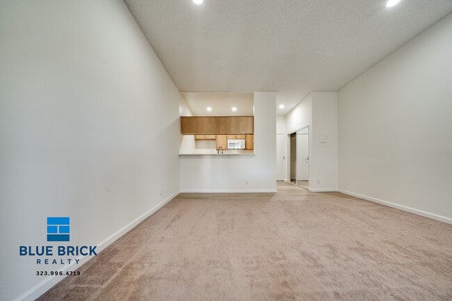 Photo - 11225 Morrison St Unit 115