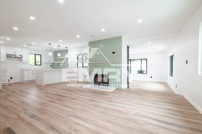 Building Photo - Amazing Deal 3 Bed 2 Bath House Arrington Ave Downey