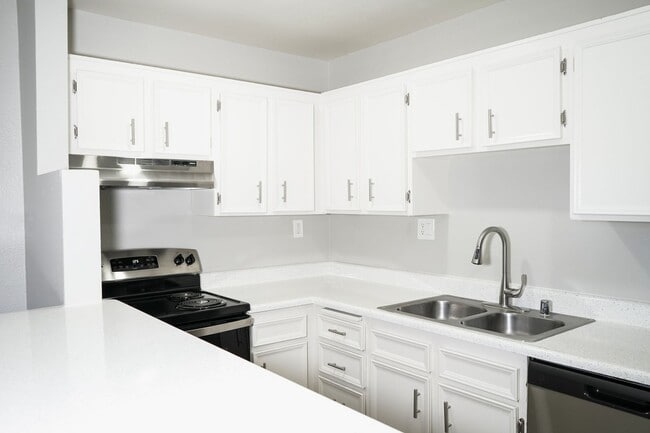 Photo - Point Loma Bay Apartments