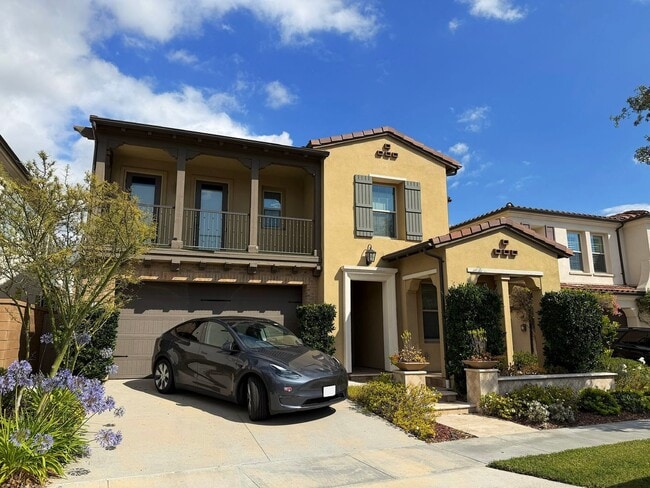 Building Photo - Gorgeous 4 bed 3 bath in the desired Portola Springs