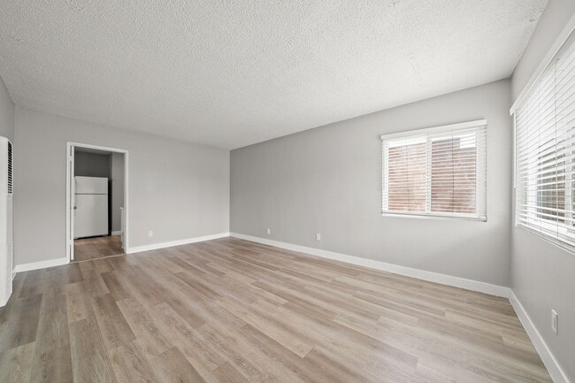 Photo - 835-845 Glenway Dr.