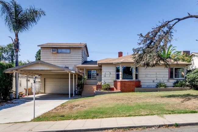 Upgraded 4 Bedroom/3 bath Home with Pool &... - Upgraded 4 Bedroom/3 bath Home with Pool &...