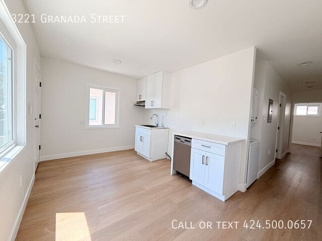 Photo - 3221 Granada St