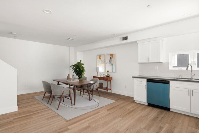 Building Photo - 1841 S Longwood Ave Unit 1839