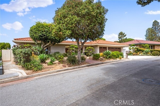 Building Photo - 7117 Avenida Altisima