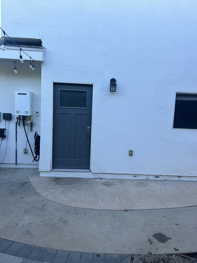 Entrance - 19548 Los Alimos St Unit 19546