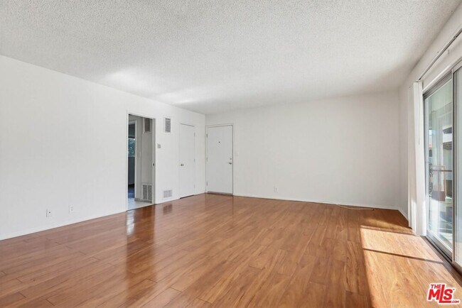 Photo - 515 N Alfred St Unit 206