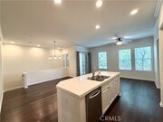 Photo - 628 W 1st St
