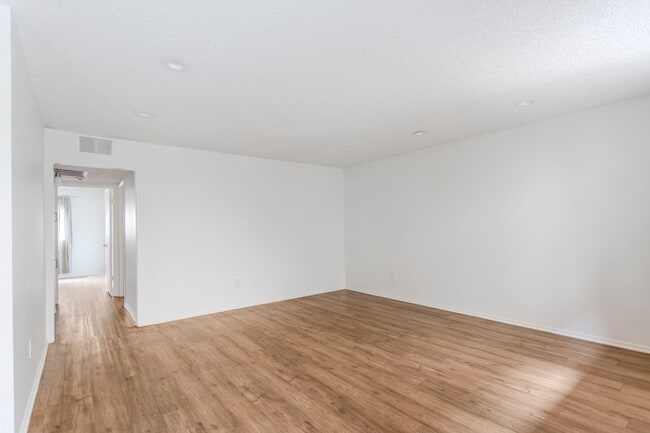 Photo - Chatsworth Rent This Now Unit THR33