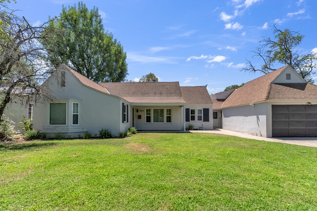 Photo - 11944 Hesby St