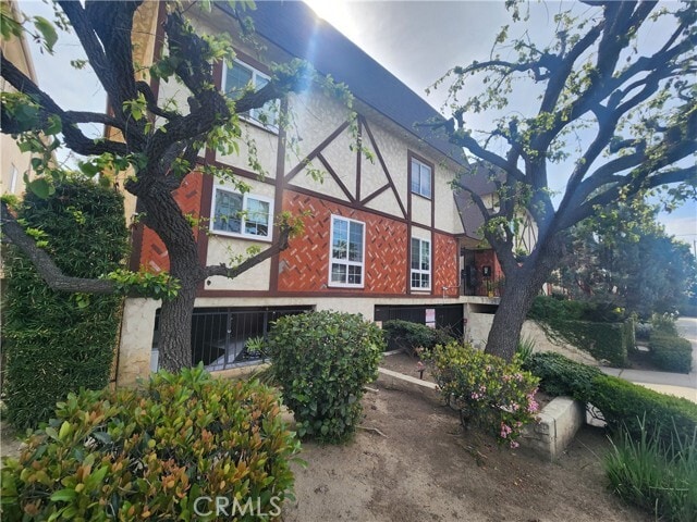 Photo - 7432 Hazeltine Ave Apartment Unit 9
