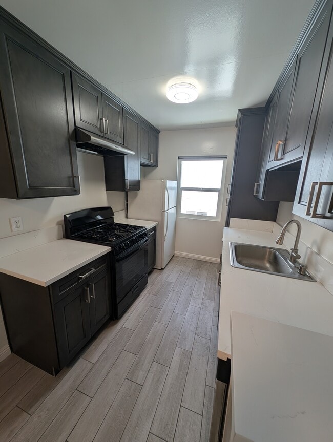 Building Photo - 3734 Bagley Ave Unit 8