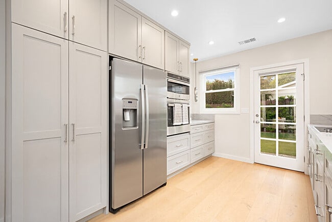 Photo - 228 W Mission St