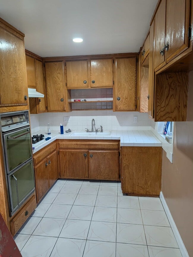 Building Photo - 704 Oakford Dr Unit 704 Front