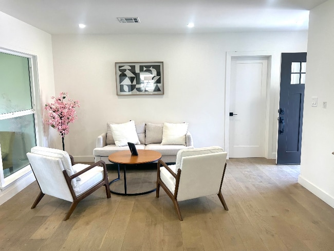 Photo - 16913 Covello St