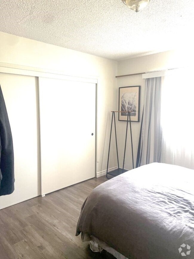 Building Photo - 4702 W 17th St Rental
