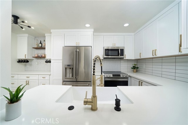 Photo - 25671 Le Parc Unit 1