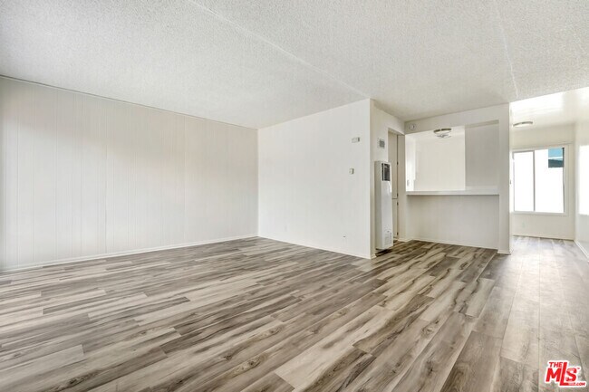 Building Photo - 1140 N Clark St Unit 308 Rental