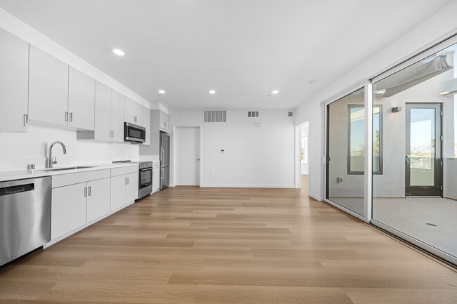 Photo - Dunsmuir Row