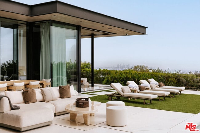 Photo - 1536 Blue Jay Way