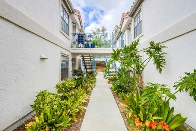 Building Photo - Must see beautiful condo in Rancho Penasquitos!