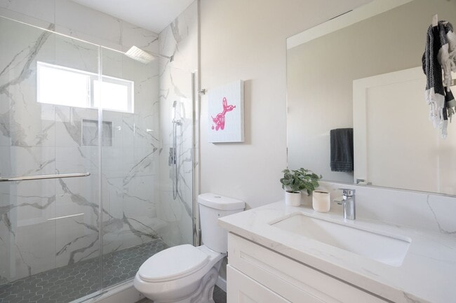 Photo - 6237 Hobart St