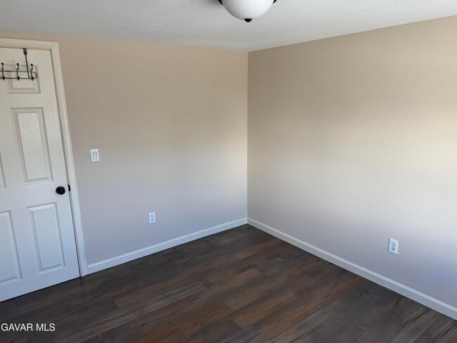 Photo - 43813 Sierra Hwy