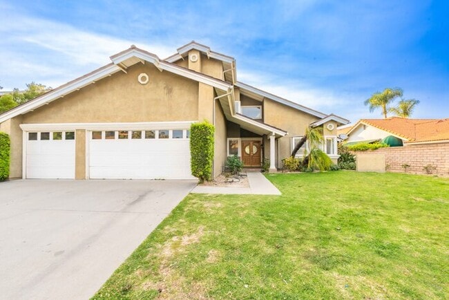 Photo - Beatiful house next to golf course.