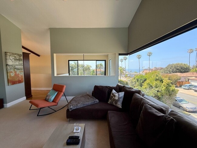 Building Photo - Unique 4 Bedroom House with OCEAN VIEWS in Sunset Cliffs! Walking Distance to the Beach! Fully Fu...