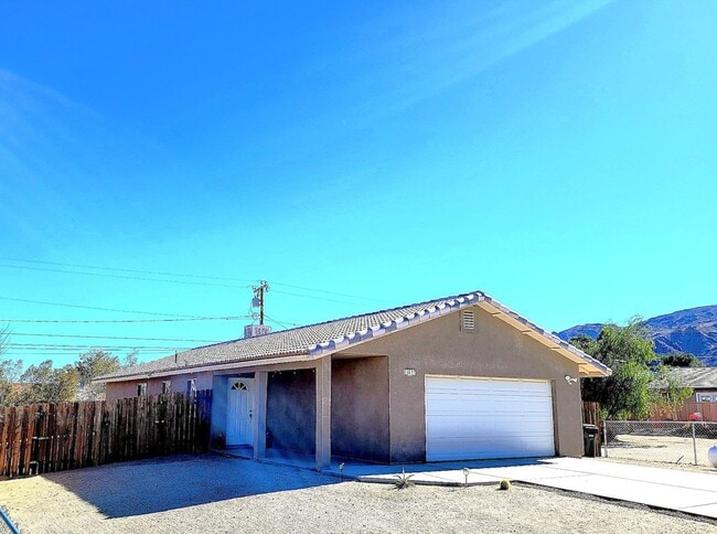 Building Photo - Modern Open Concept 3 Bedroom 2 Bath with Solar.
