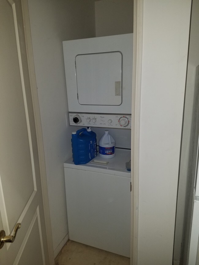 Photo - 5219 Newcastle Ave Unit 402