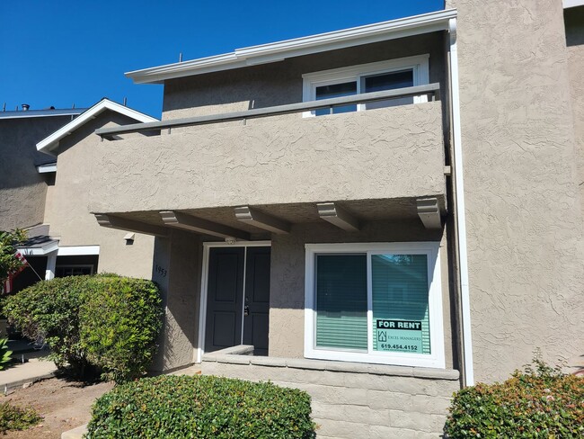 Building Photo - Two story 3 bed 2.5 baths + 2 car garage i...