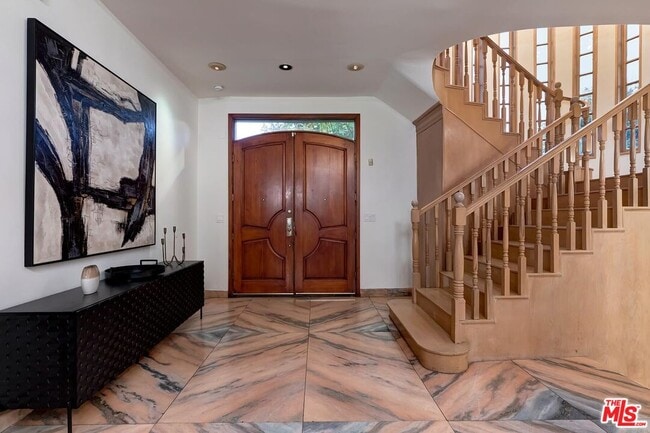 Photo - 133 S Swall Dr