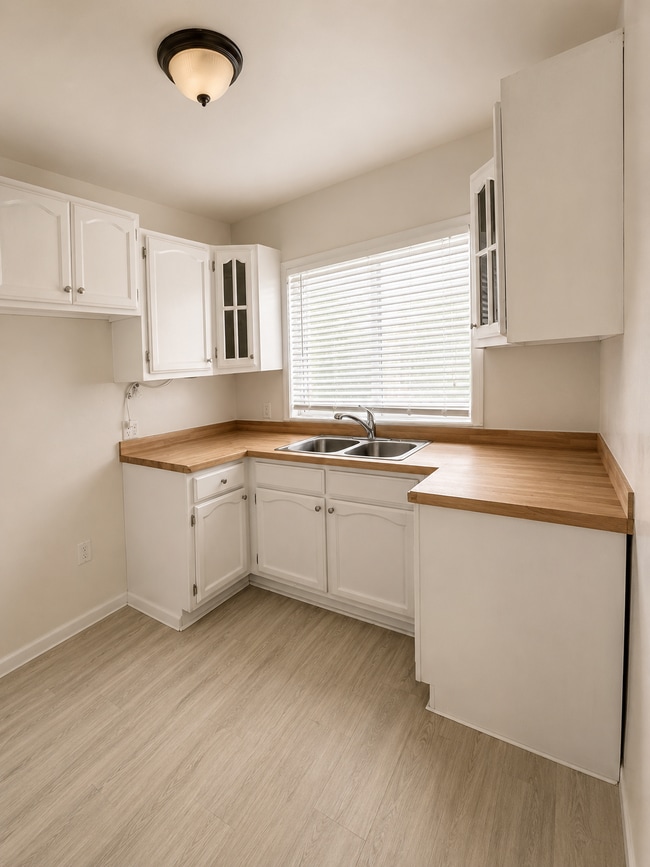 Photo - 1034 Ronan Ave