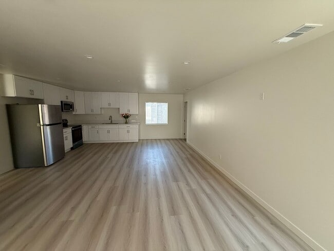 Photo - 7725 Owensmouth Ave Unit 7727