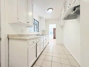 Photo - 727 E 81st St