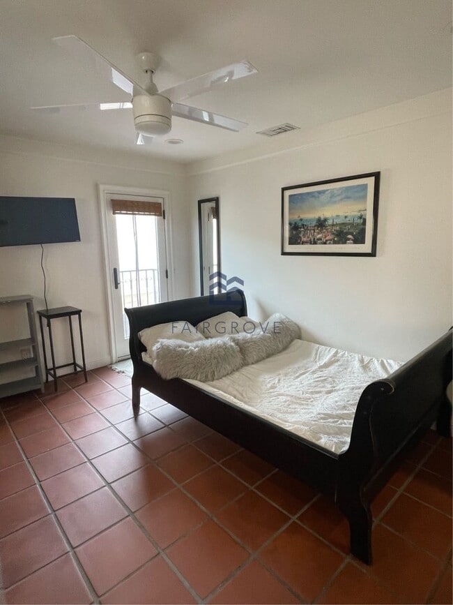 Photo - 160 Covina Ave Unit 160.5