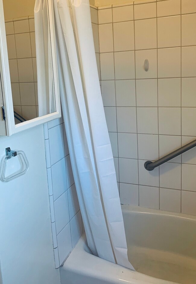 bathroom - 2624 1/2 S Sepulveda Blvd Unit 2624 1/2