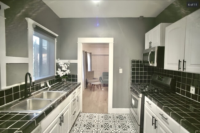 Photo - 3109 Raymond Ave