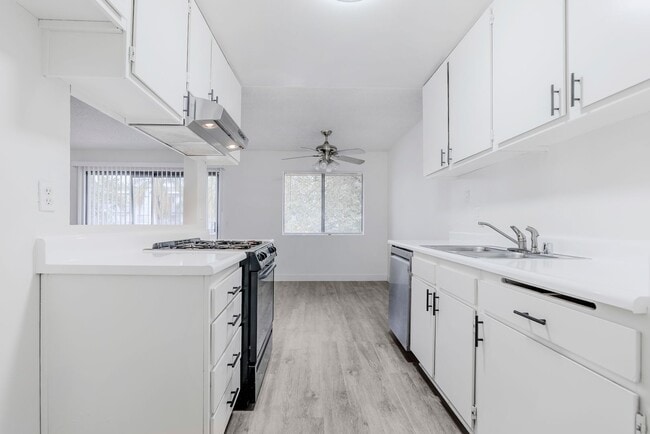 Photo - Chatsworth Rent This Now Unit SVEN