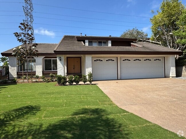 Building Photo - Spacious Home in La Costa with Nice View!!