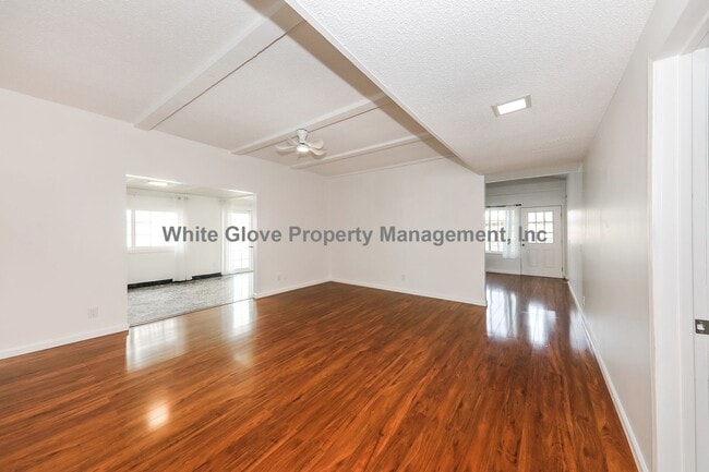 Photo - Spacious 4-Bedroom Tustin Home with Solar, Citrus Trees & Gas Fireplace