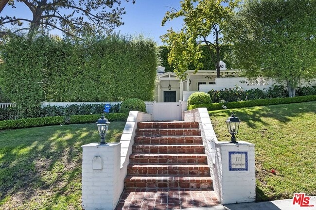 Photo - 111 S Glenroy Ave