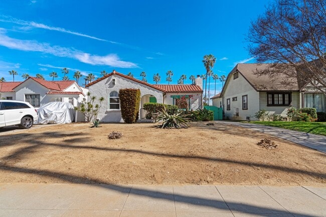 Photo - 5606 S Rimpau Blvd House