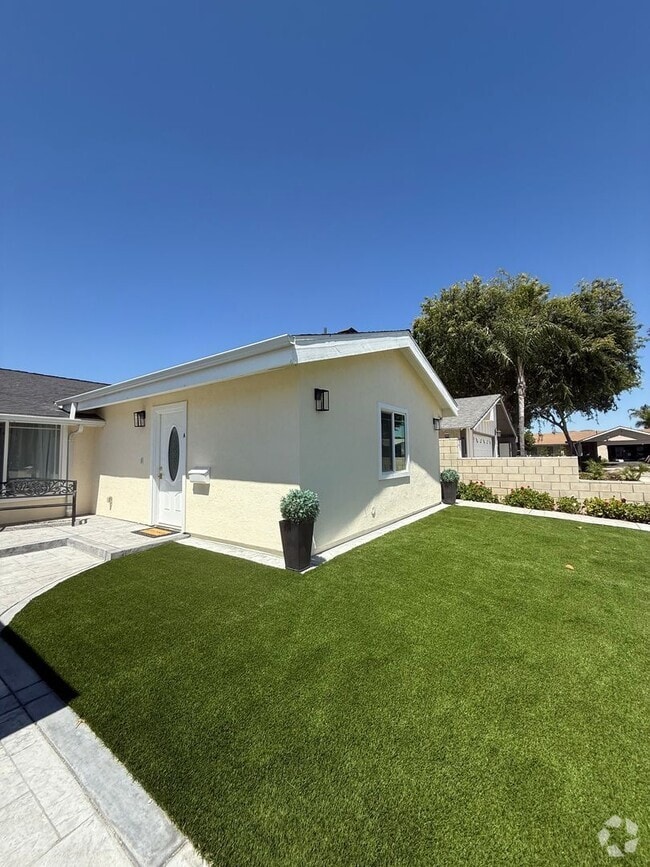 Building Photo - Studio ADU apartment in the center of Simi...