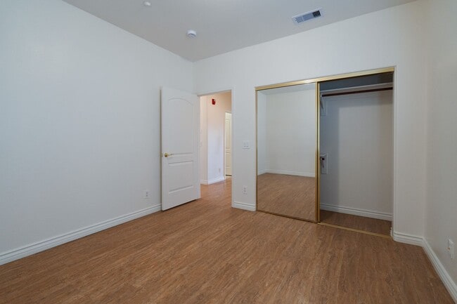 Photo - 2 WEEKS OFF SPECIAL..BEAUTIFUL 4 BED 3 BATH UNIT!!!!!
