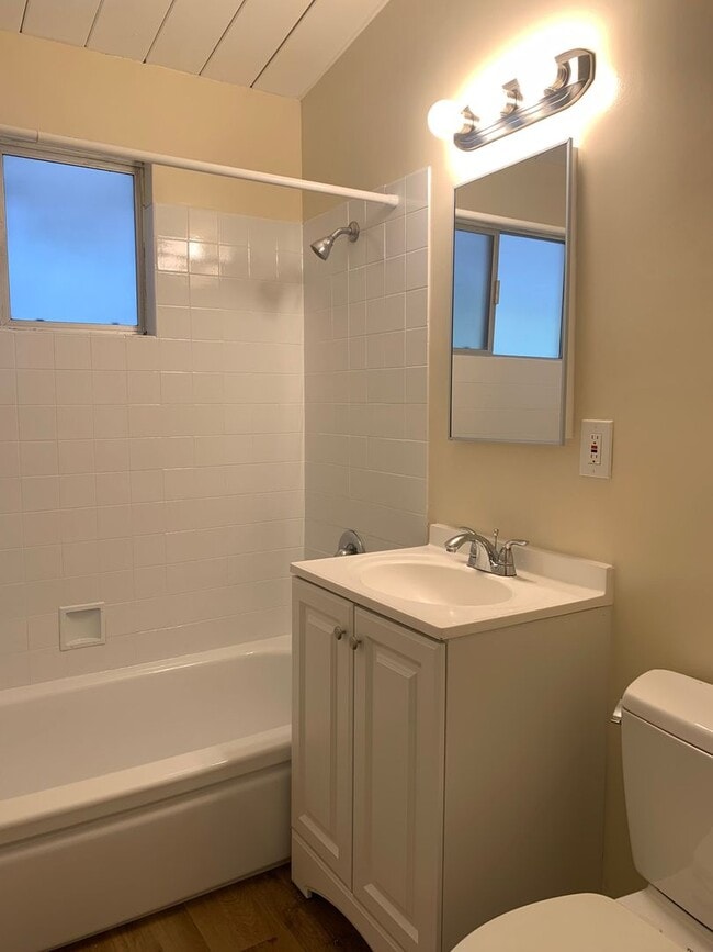 Building Photo - 2bd condo Unit 10